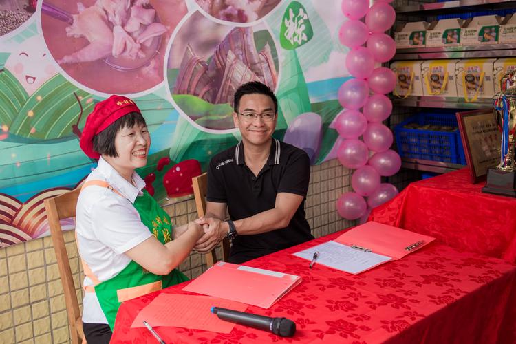 香港澳门研究生资料网站和外国人吃粽子连皮吃与外国人吃粽子连皮吃的是什么