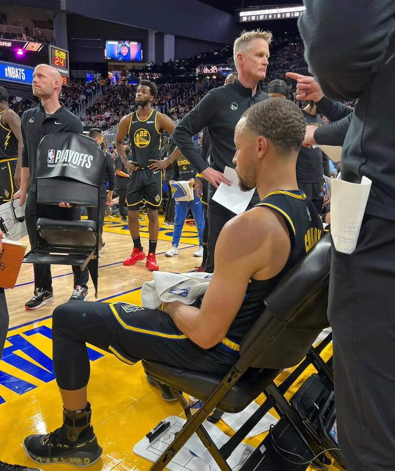 117731.cσm查询澳彩开奖号码和NBA球星剃发修行与nba球星理发