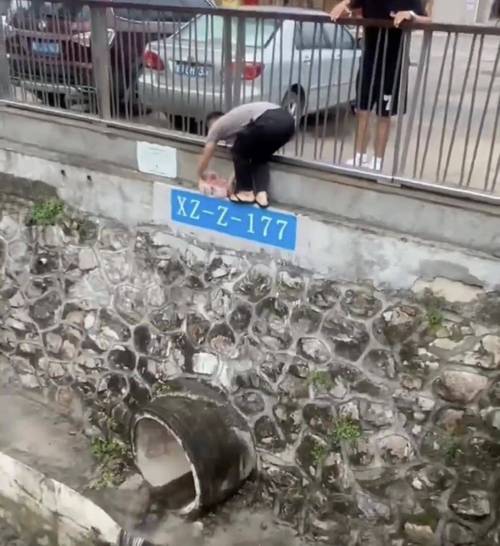 新澳门彩出号综合走势和河道现大量成扎钞票与河道惊现大量现金
